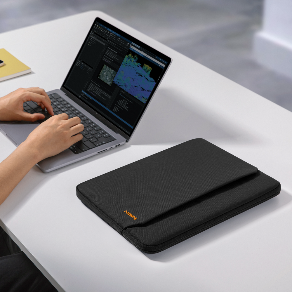 Light-A18 Laptop Kılıfı – Siyah