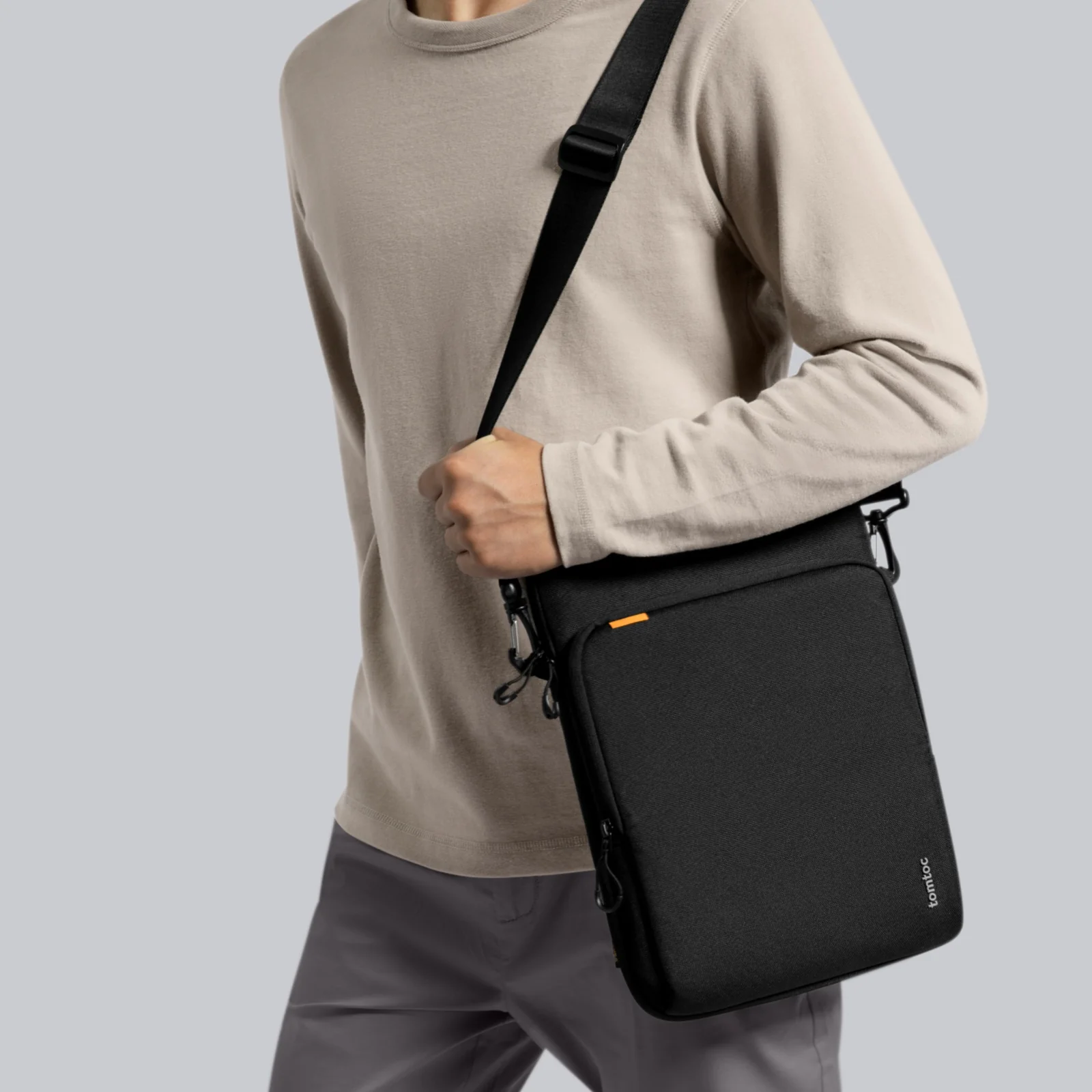 DefenderACE Serisi 13 inç Siyah Notebook Omuz Çantası