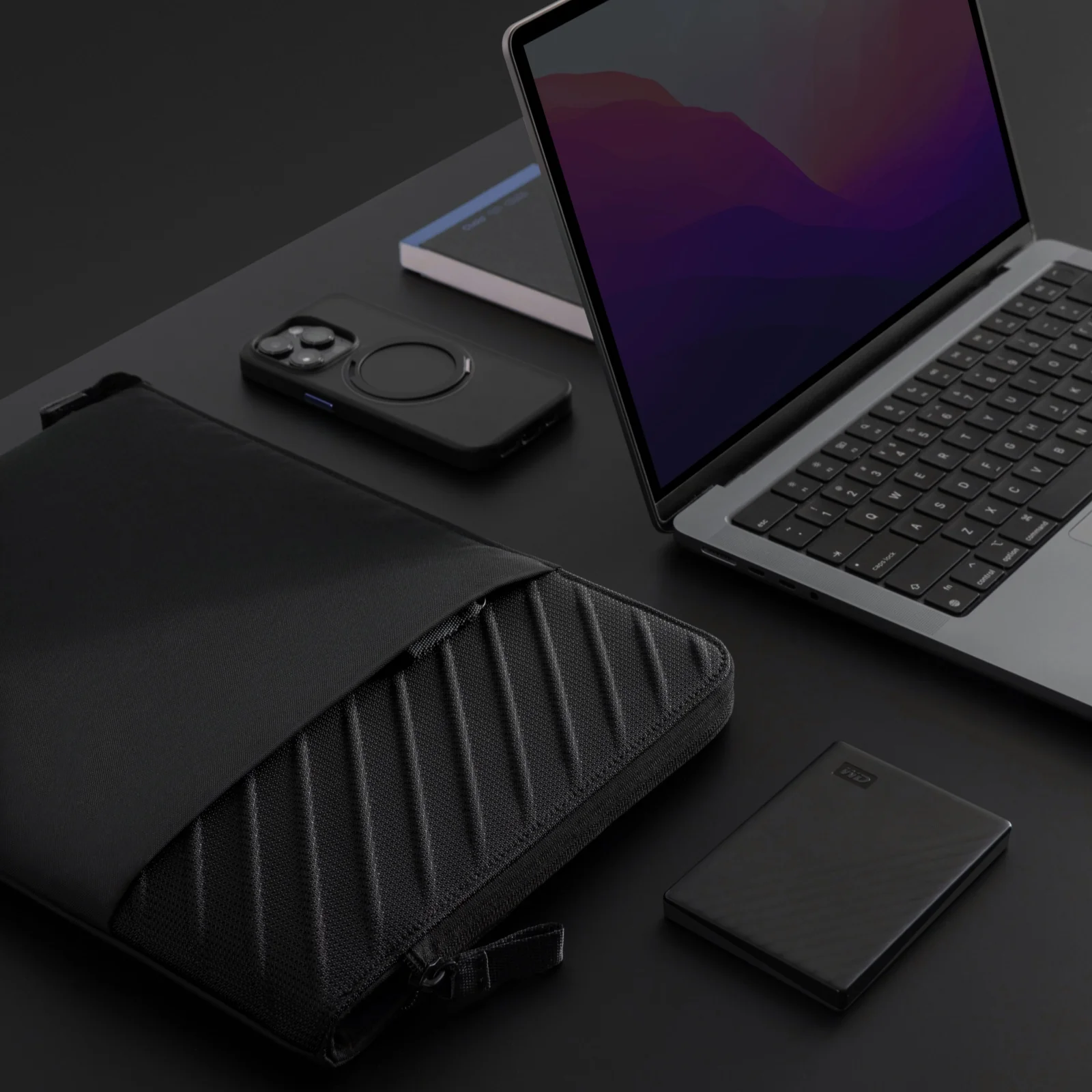 Voyage Serisi 13 inç Siyah Notebook Kılıfı