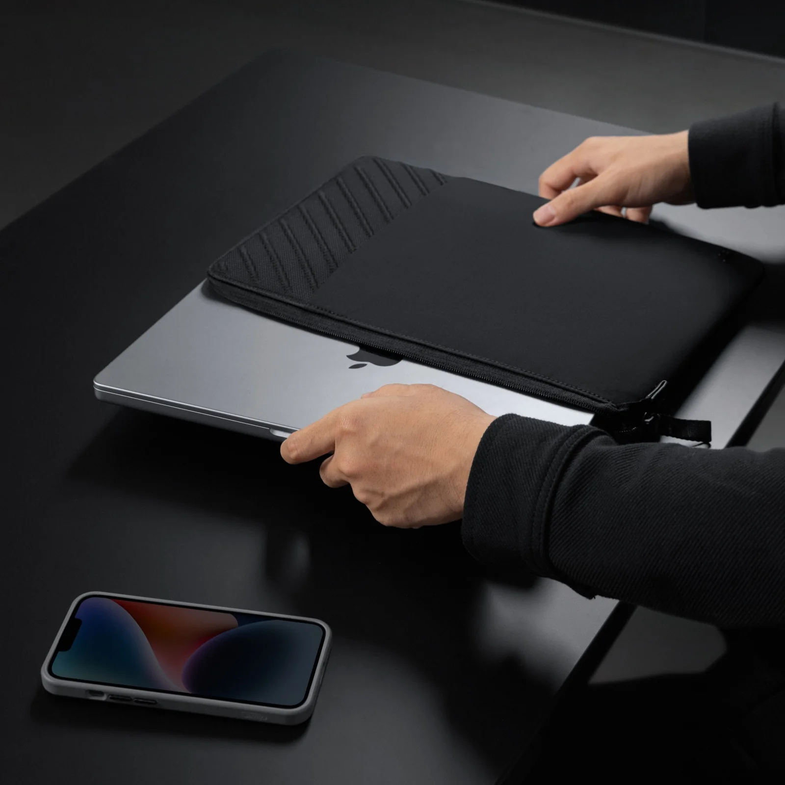 Voyage Serisi 13 inç Siyah Notebook Kılıfı