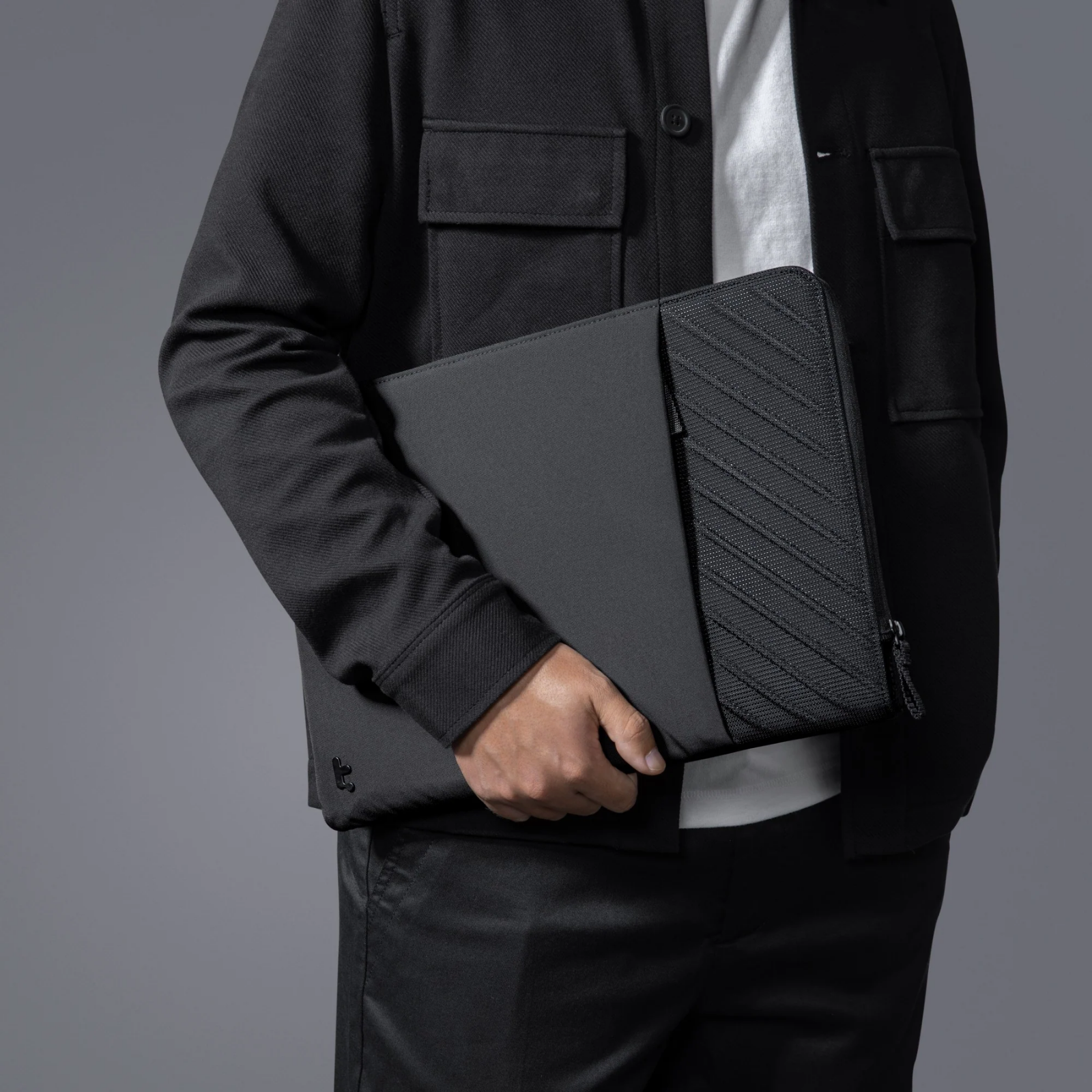 Voyage Serisi 13 inç Siyah Notebook Kılıfı