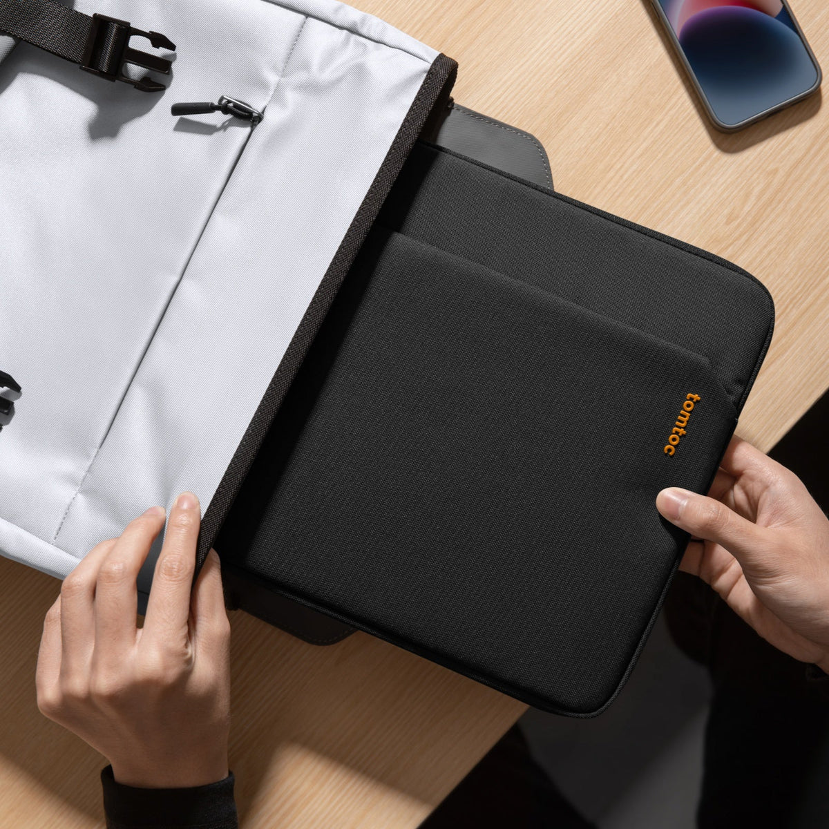 Light-A18 Laptop Kılıfı – Siyah