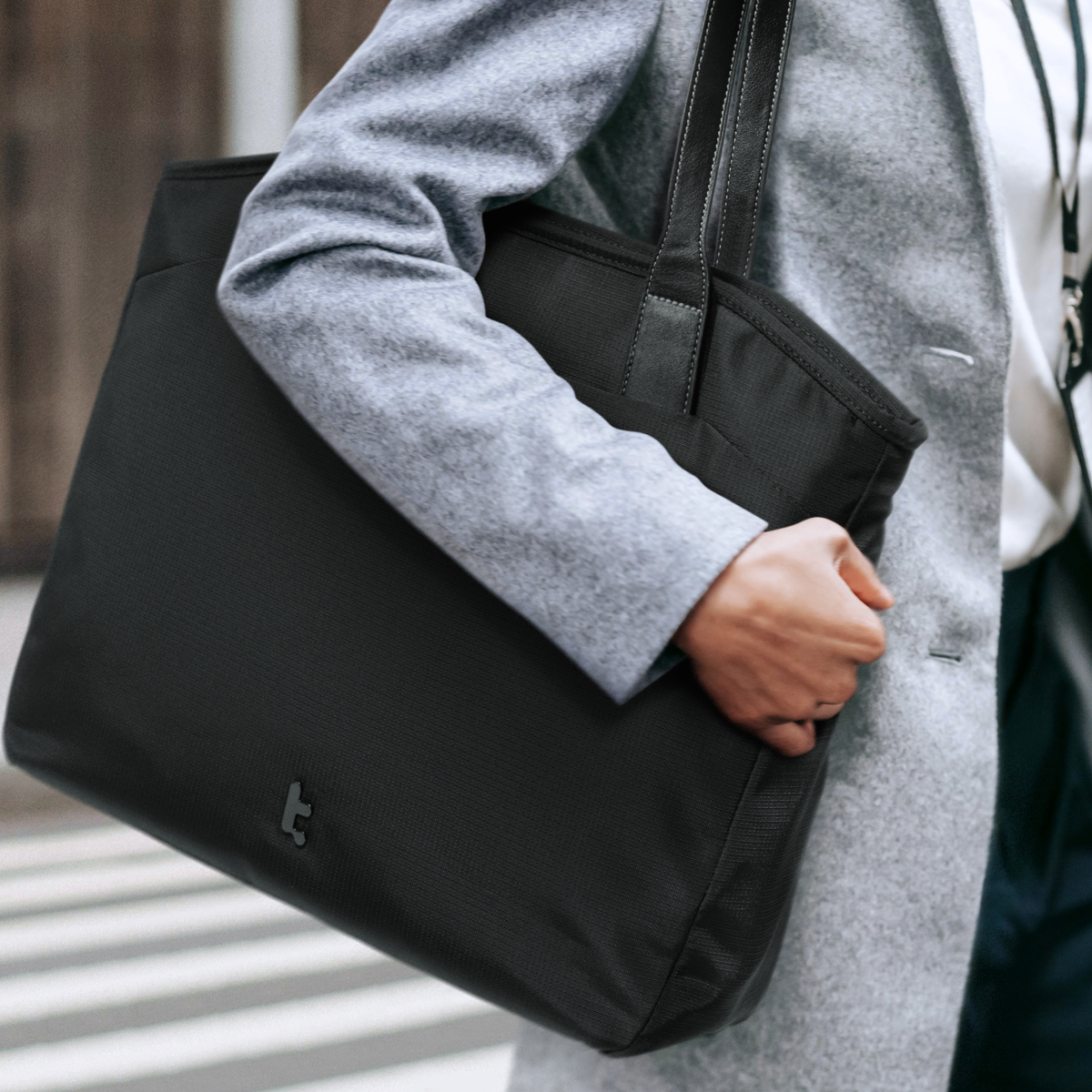 Versatile-T23 Laptop Tote Çanta 12.5L – Siyah