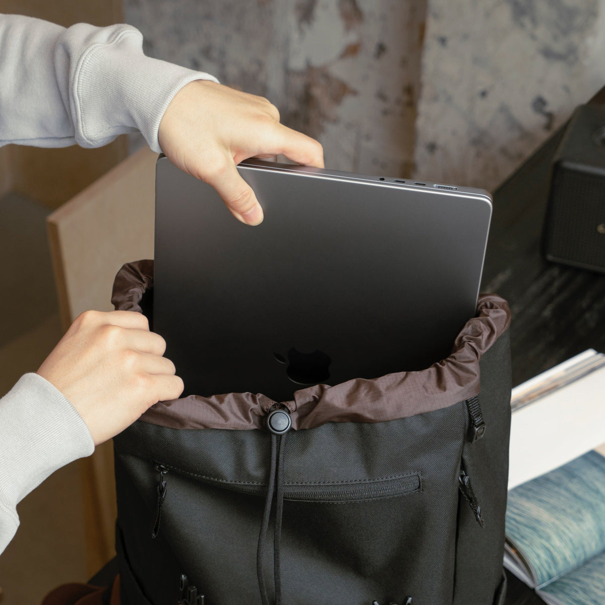 VintPack-TA1 Laptop Sırt Çantası – Siyah