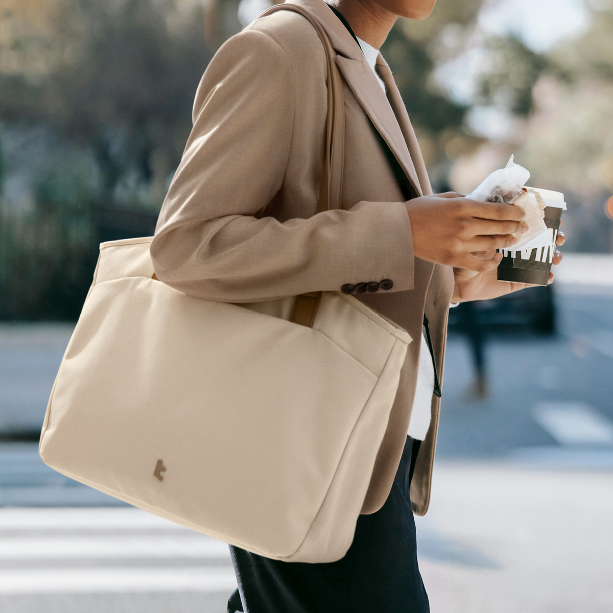 Versatile-T23 Laptop Tote Çanta 12.5L – Haki Bej