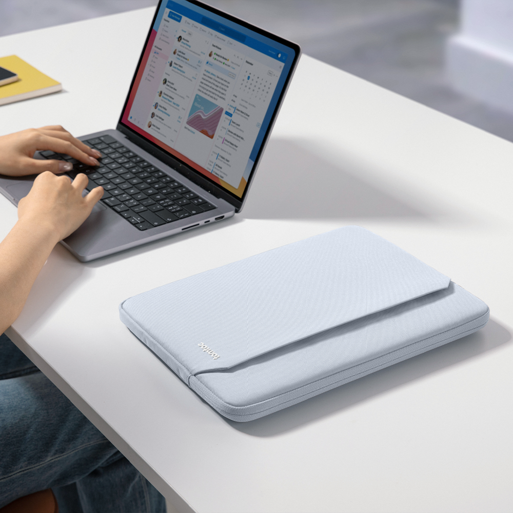 Light-A18 Laptop Kılıfı – Açık Mavi