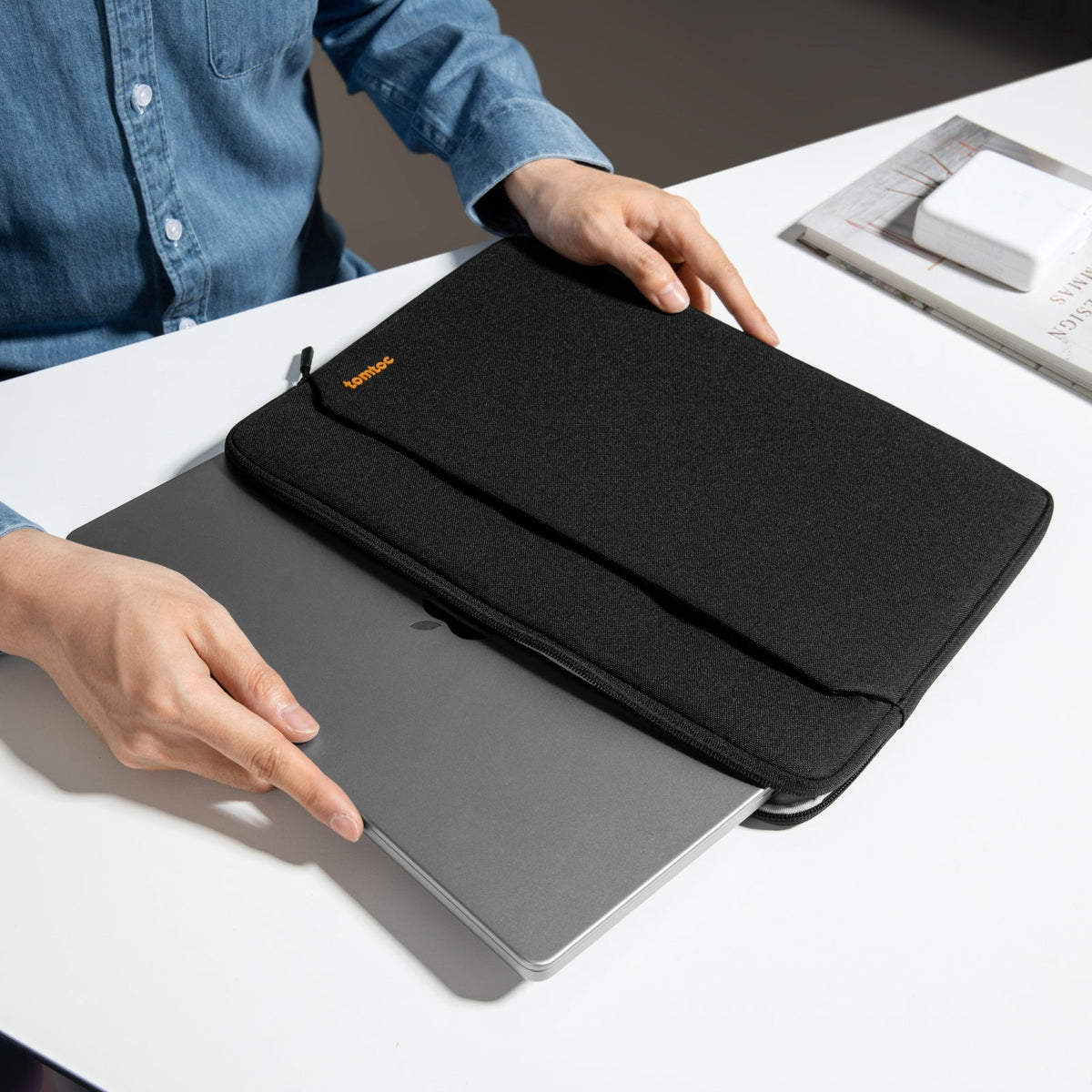 Light-A18 Laptop Kılıfı – Siyah