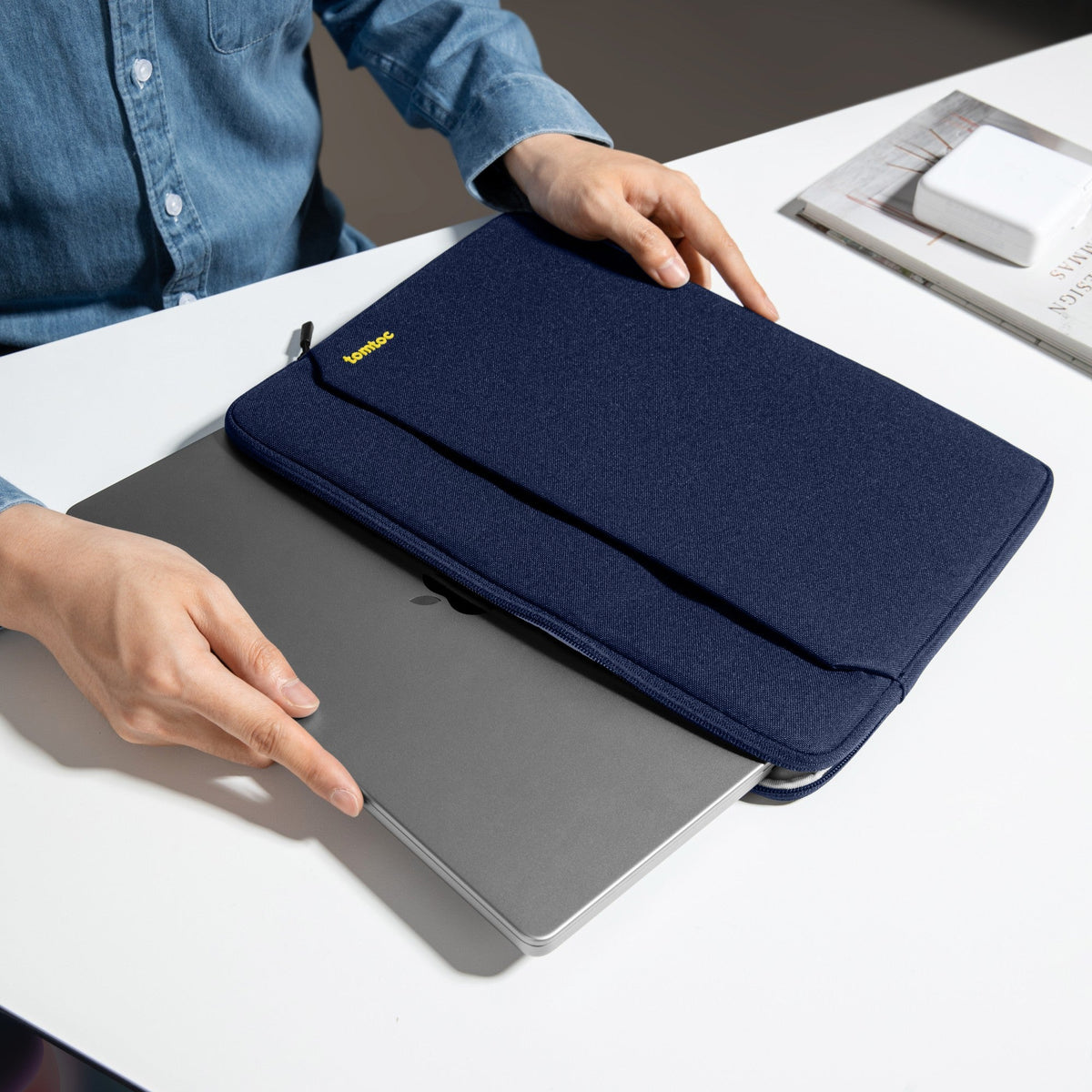 Light-A18 Laptop Kılıfı – Lacivert